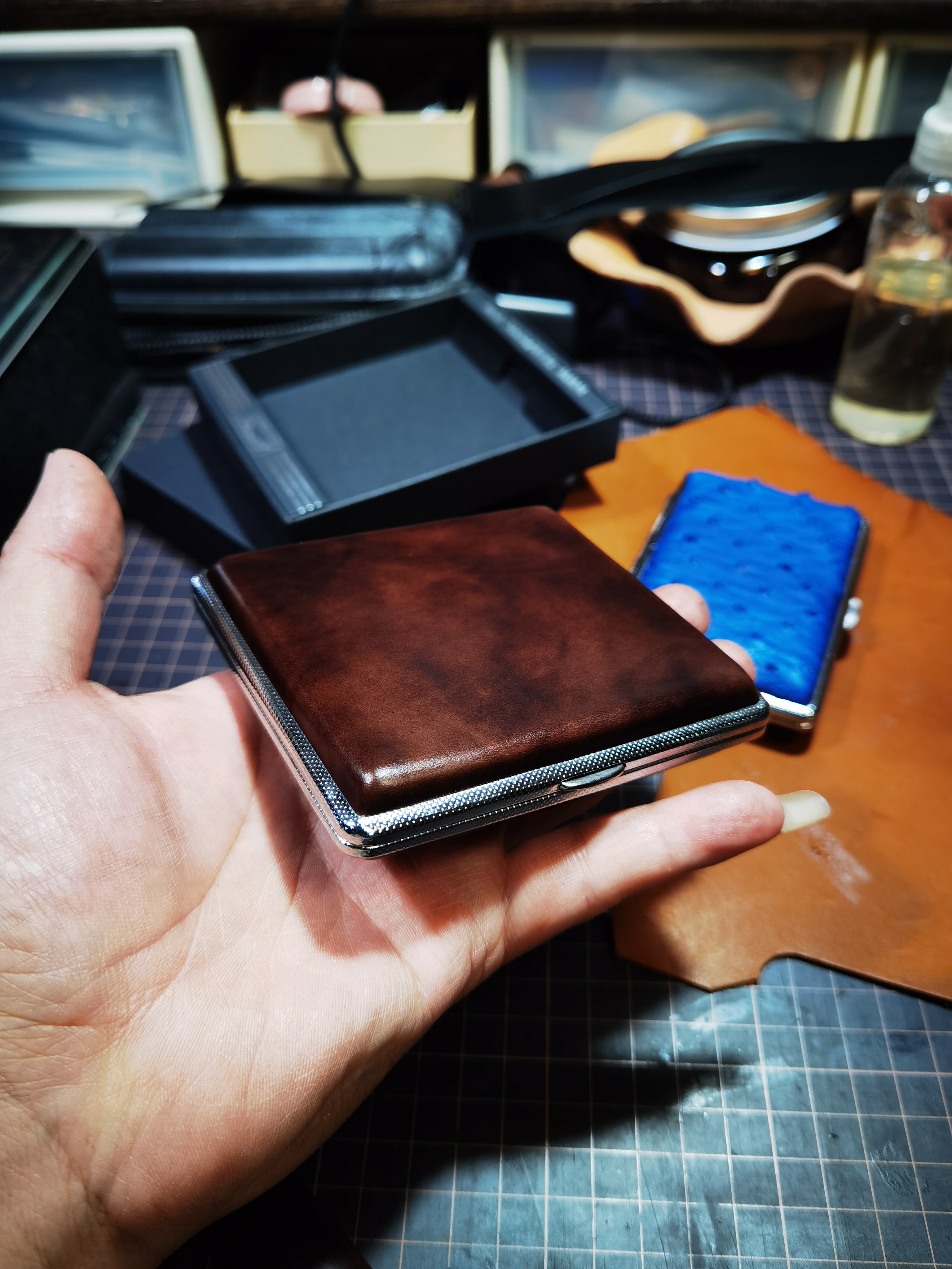 博物馆小牛皮烟盒常规粗支20支装个性时尚纯手工定制款高端烟盒