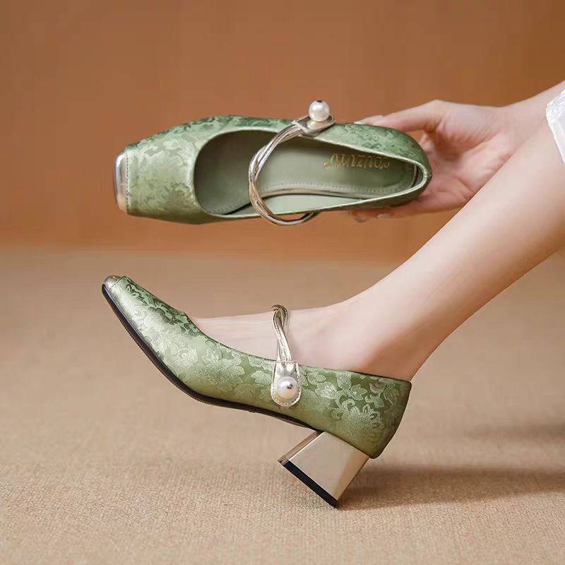 真皮国风新中式鞋女低跟2024年新款复古一字带魔术贴浅口粗跟单鞋