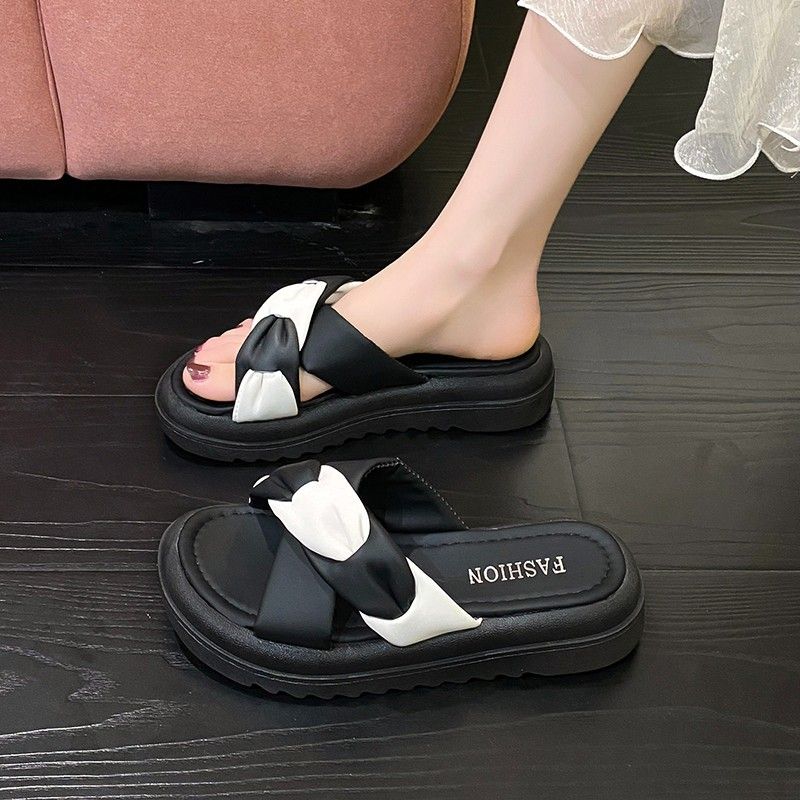 2025新款厚底一字拖鞋女夏软底沙滩凉拖鞋踩屎感交叉防滑拖鞋女