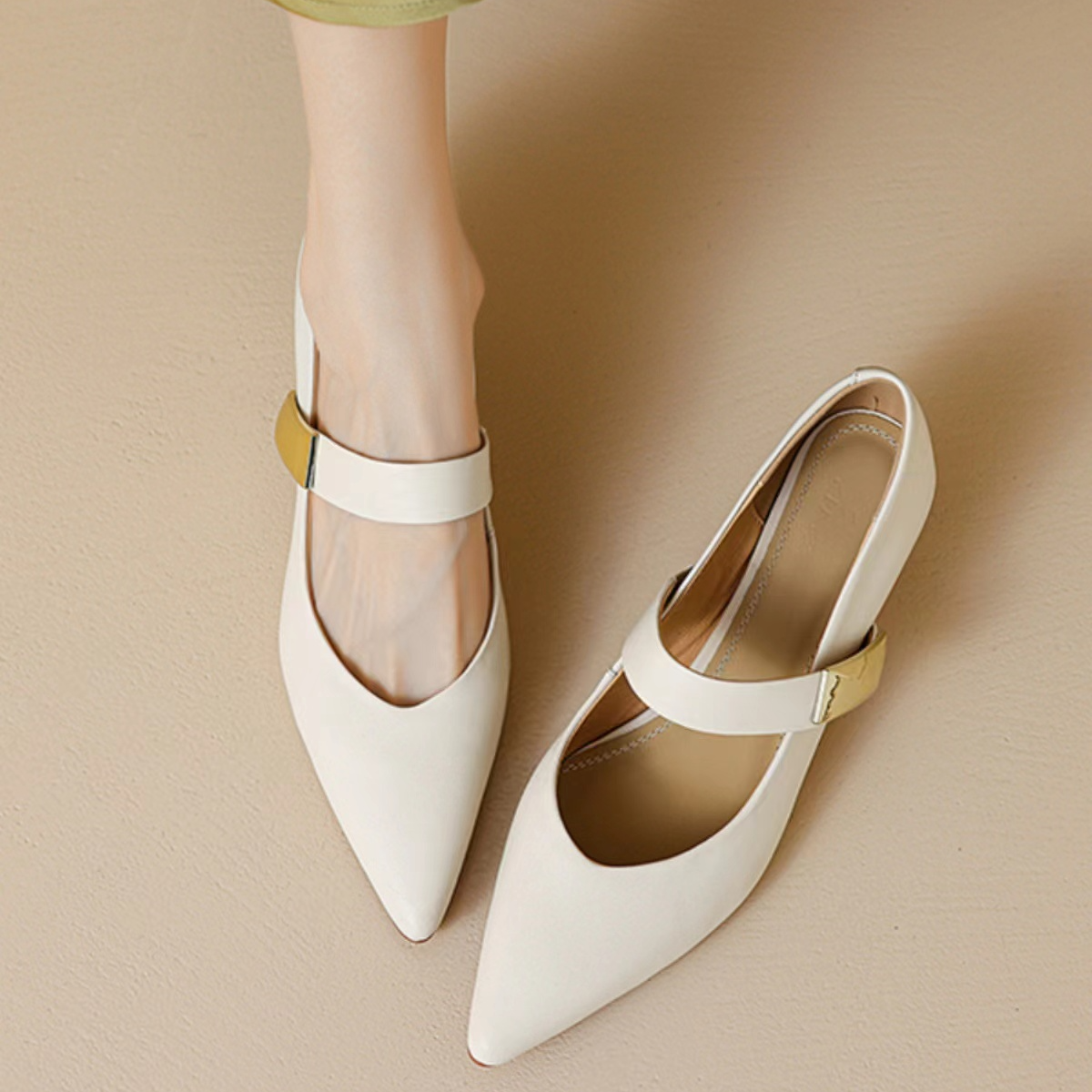 真皮法式玛丽珍鞋女2024新款一字带通勤浅口中高跟鞋尖头细跟单鞋