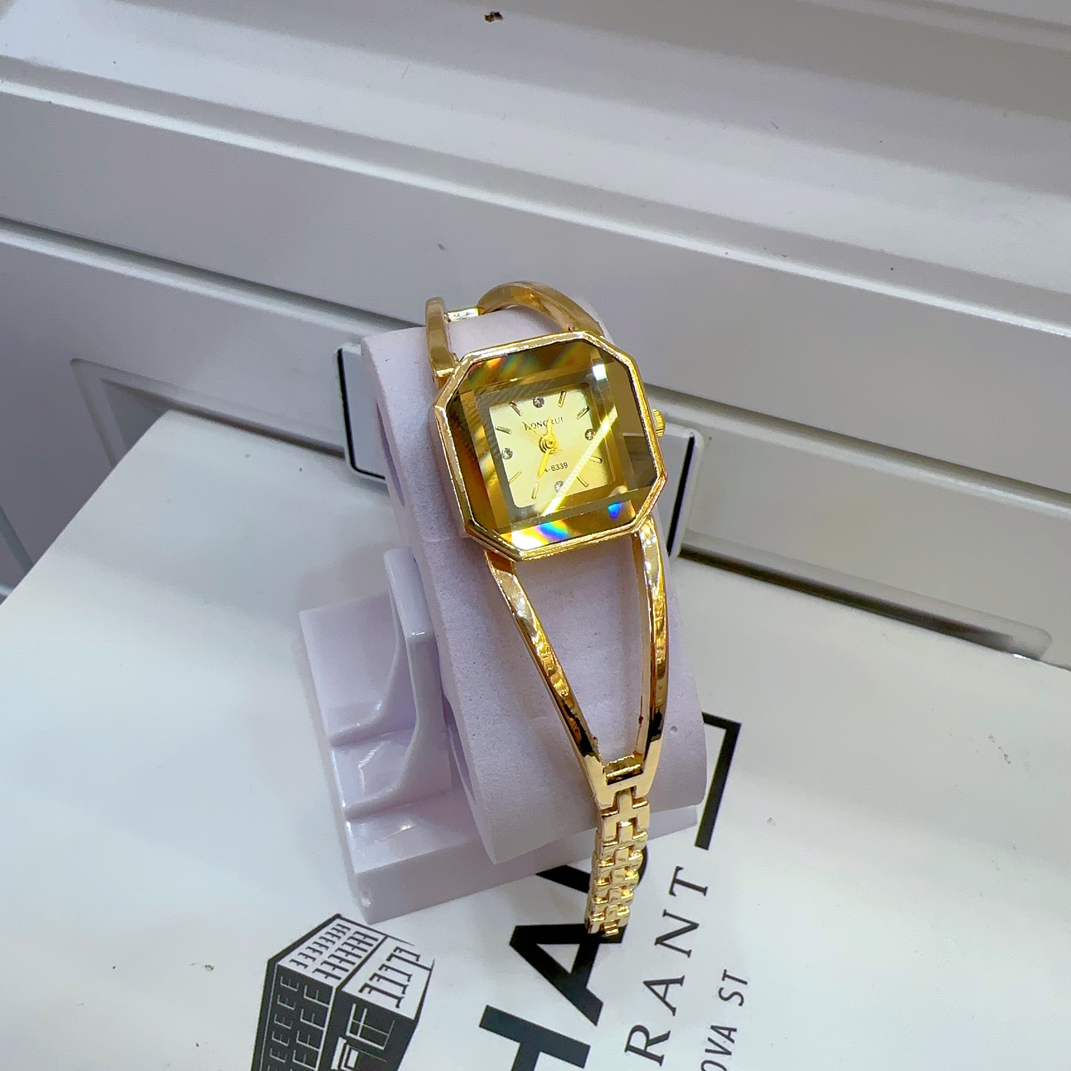 1989号新款小众个性手表轻奢防水女士手表简约镂空爱情休闲手表