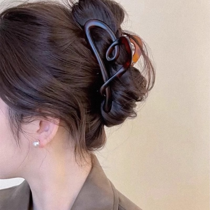 气质哑光大号爱心抓夹女早春后脑勺发夹高级感2024新款鲨鱼夹头饰