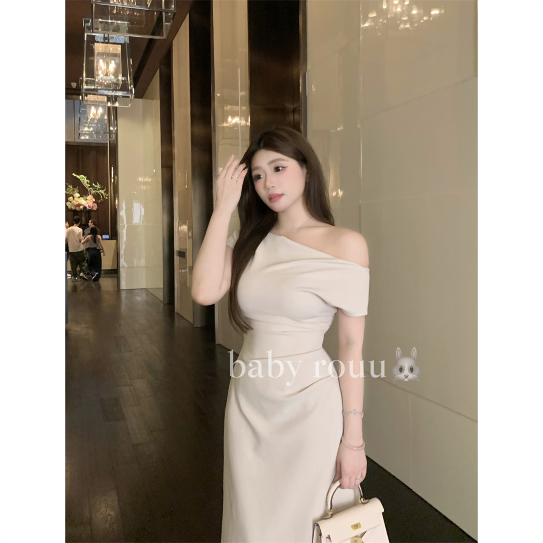 【现货】【优雅月光】温与柔高级感纯欲短袖斜肩开叉连衣裙