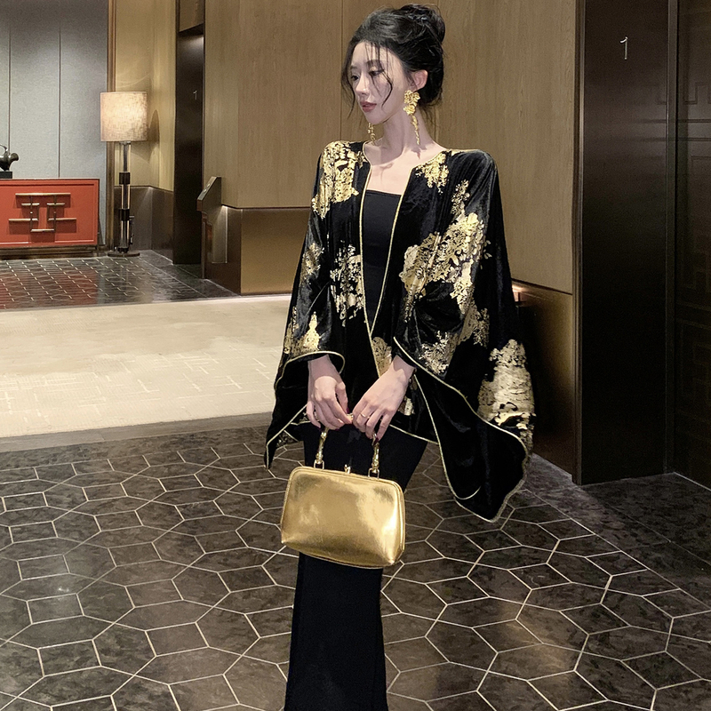 时尚绝美国风新中式丝绒禅意正反两穿斗蓬秋冬老钱风披肩外套女秋