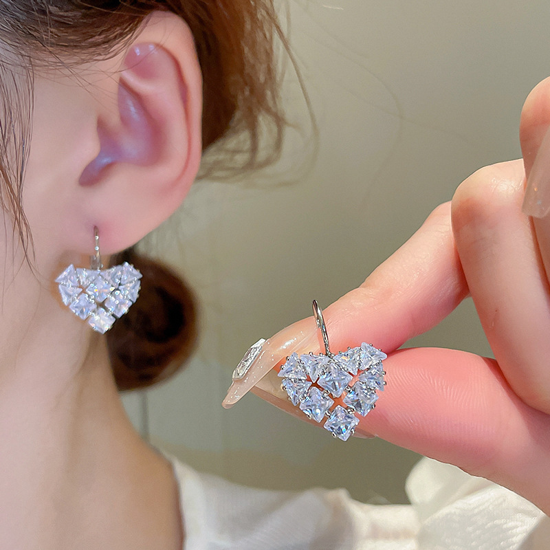 合金耳饰 1042轻奢风精致小巧锆石爱心耳扣耳环法式镶钻耳饰甜美