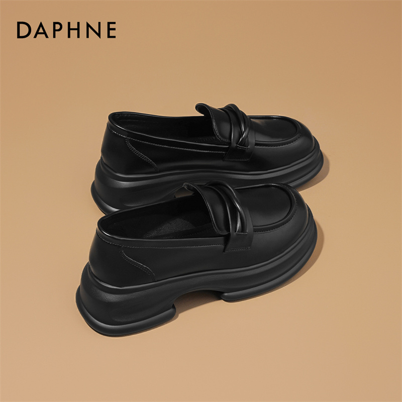 达芙妮女鞋秋季新款复古厚底防滑黑色小皮鞋女士时尚潮流真皮单鞋