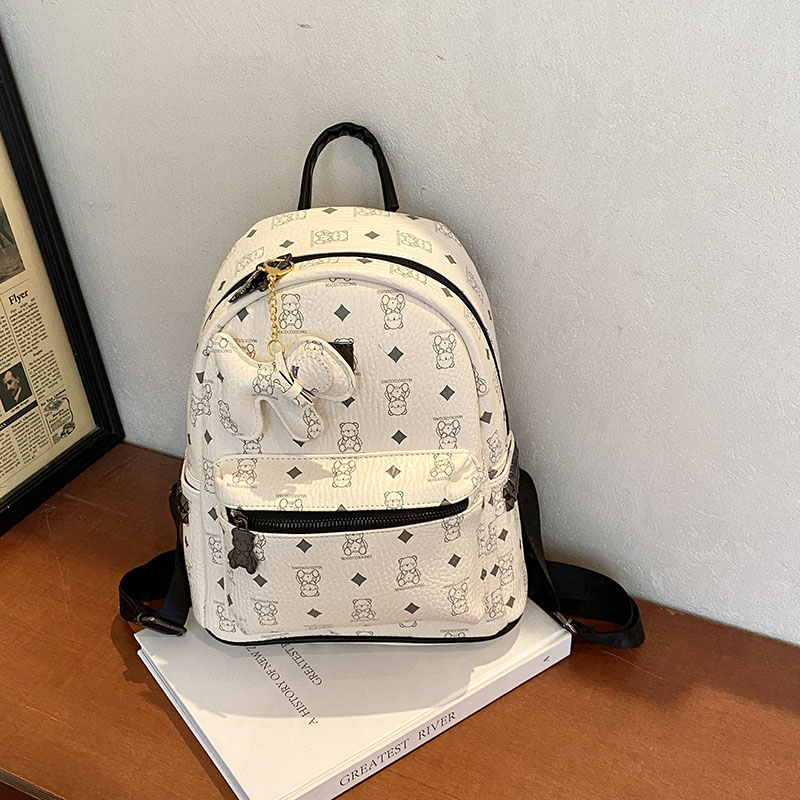 可爱小熊双肩包2025新款潮女大学生书包大容量背包百搭洋气单肩包