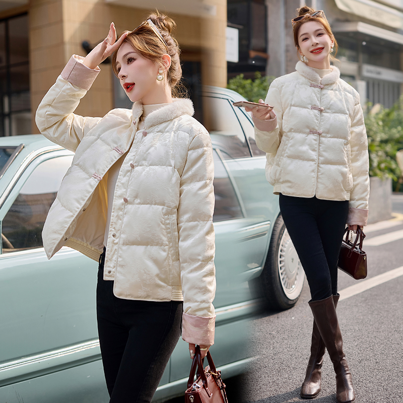 新中式国风羽绒服女短款冬季新款设计感提花缎面水貂毛白鸭绒外套