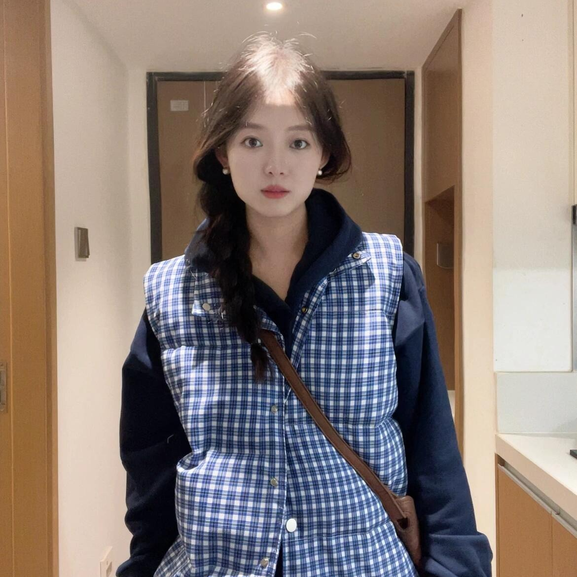 韩系ins小众马甲女新款2024新款秋冬新款蓝格纹背心无袖上衣外搭