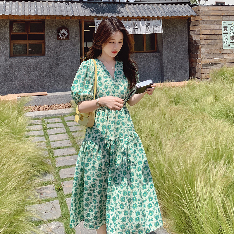 盐系法式复古碎花连衣裙女夏2025新款气质超仙收腰显瘦初恋长裙子