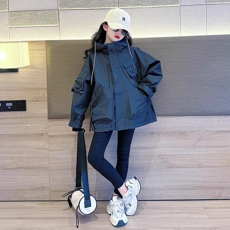 女童春秋2025新款休闲外套14岁初中生洋气外出工装风户外服冲锋衣
