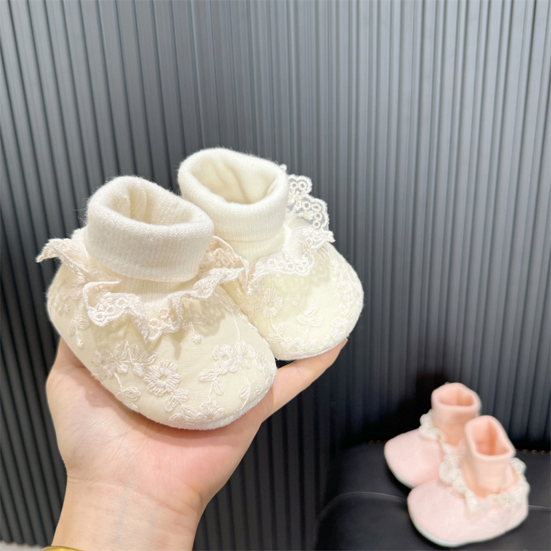 冬季婴儿鞋袜软底0-6-12个月步前鞋加绒加厚宝宝保暖棉鞋不掉