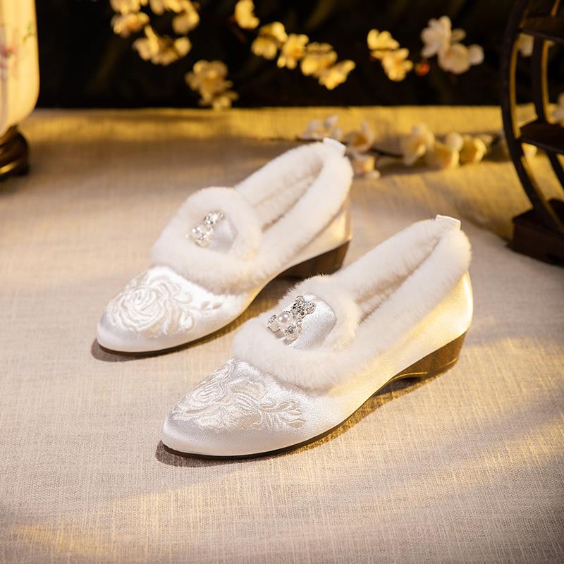 旗袍鞋冬季新款加绒低跟复古气质绣花棉鞋软底民族风老北京布鞋女