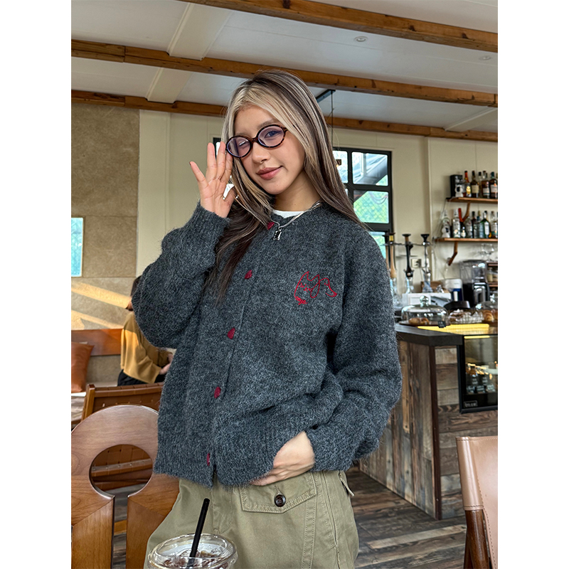 川川也CCYE美式复古爱心纽扣毛衣宽松ins撞色外套街头百搭好看