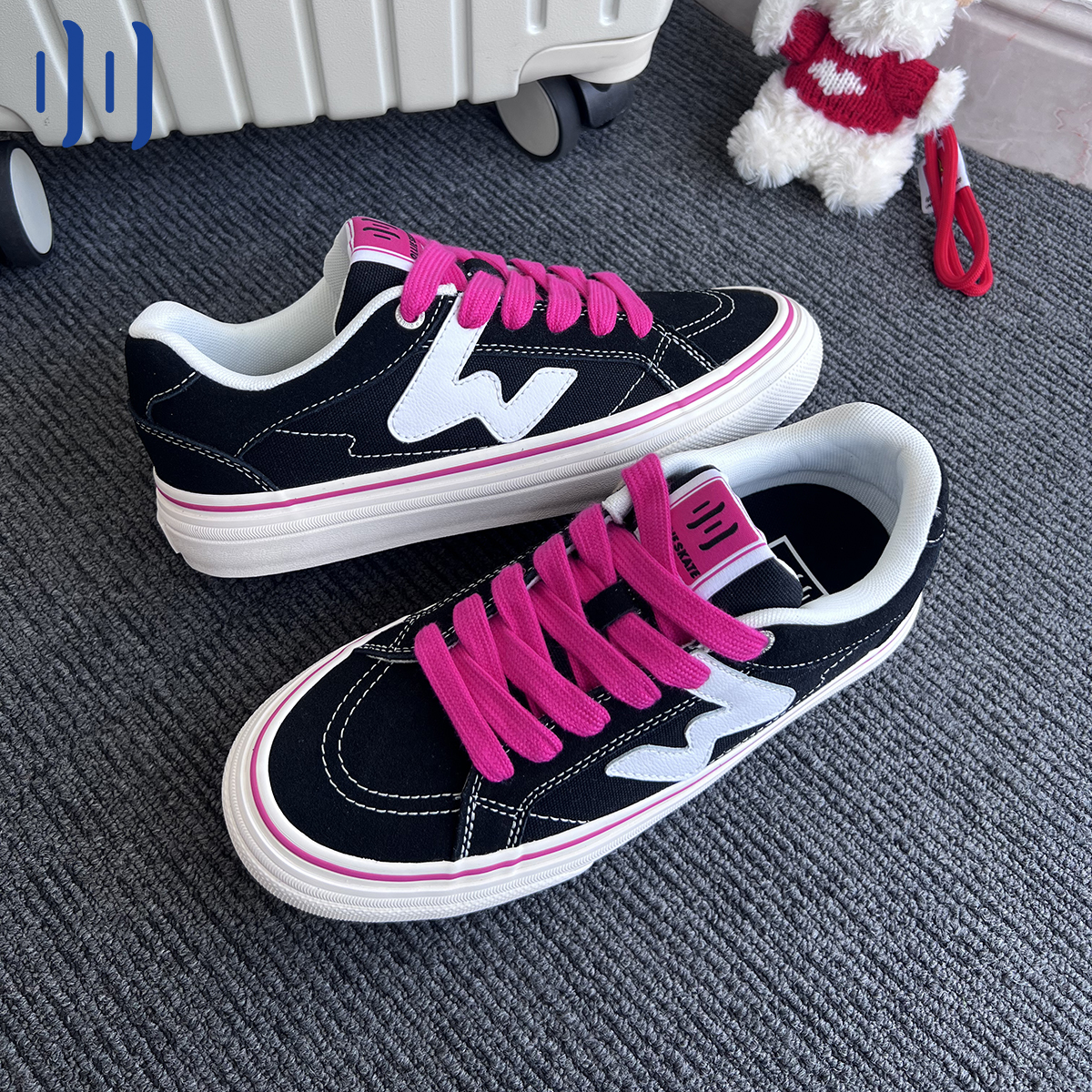 顽刻ollieskate黑粉拼色春季校园风翻毛皮帆布拼接男女国潮滑板鞋