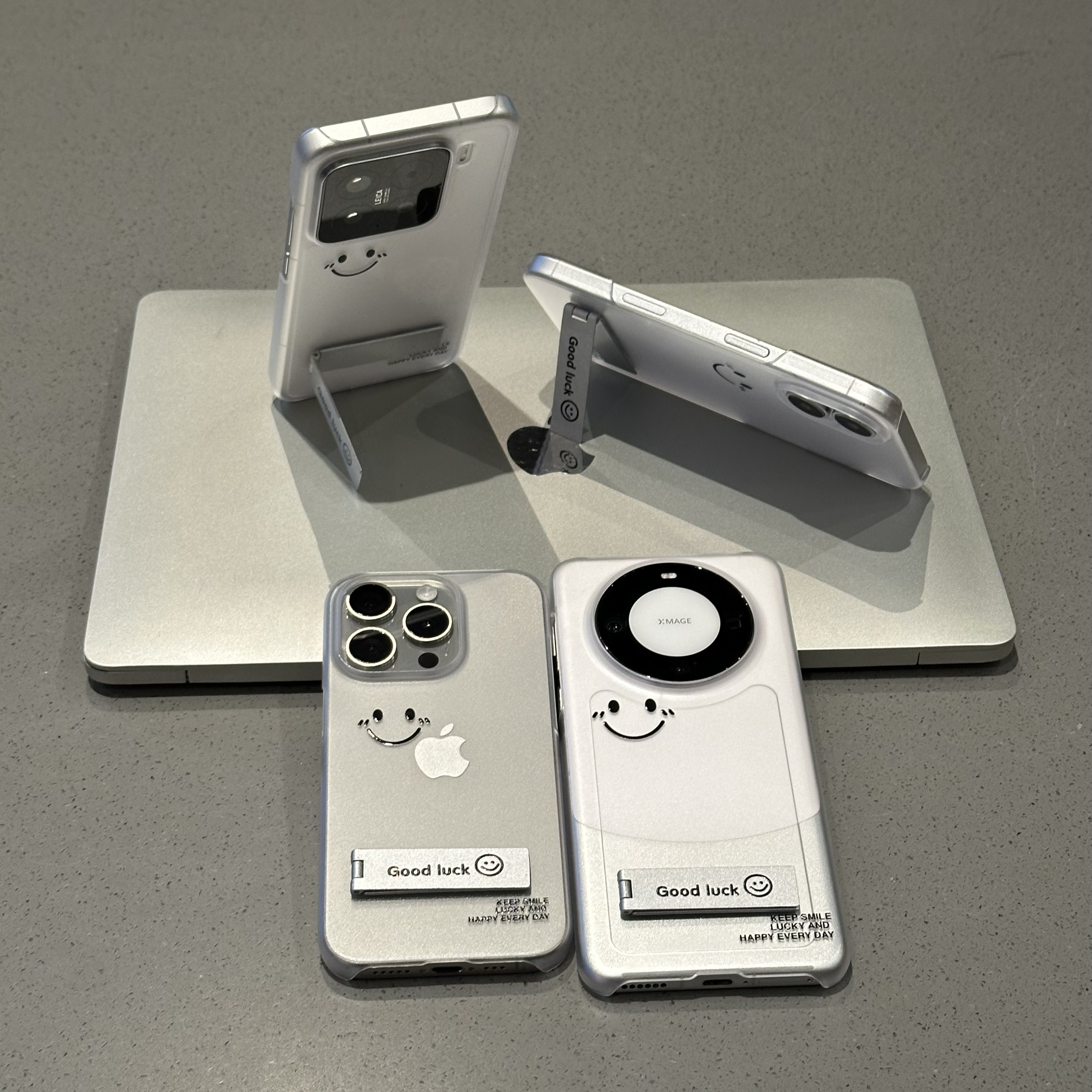 欧克里里简约笑脸PC硬壳支架苹果16promax手机壳华为oppo小米vivo