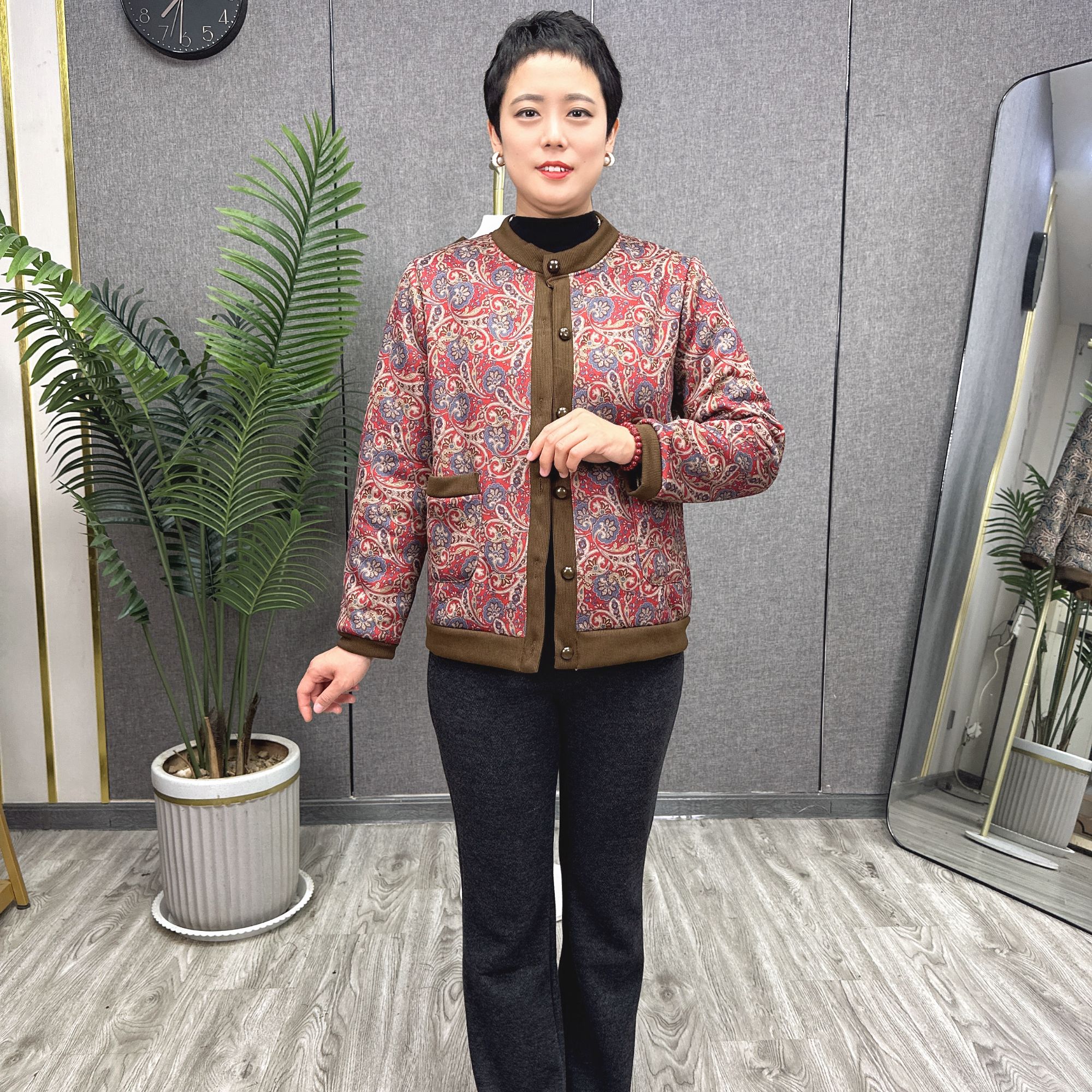 纽扣圆领短款厚款宽松中老年女装加厚女装保暖加绒内穿外搭