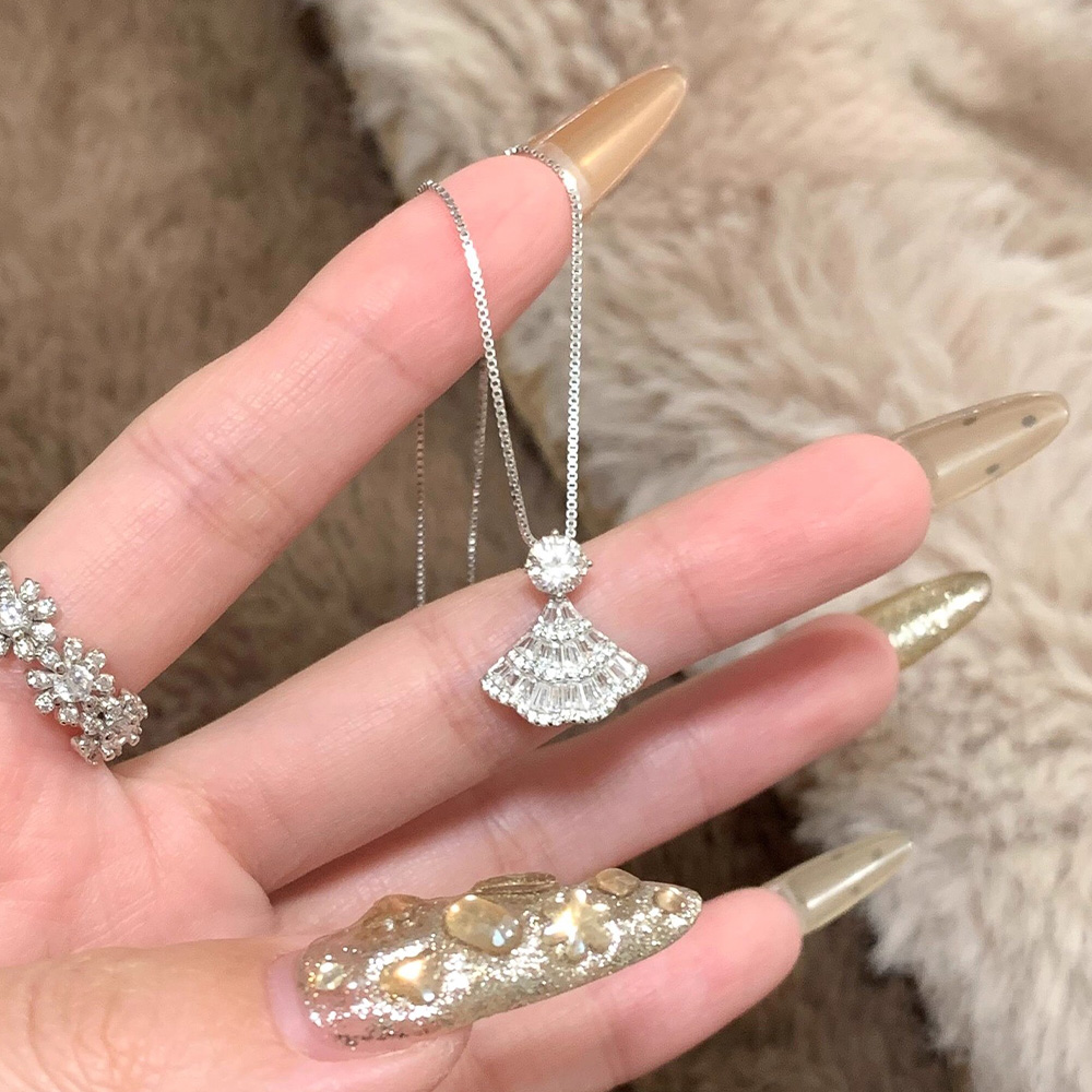 铜合金项链 超闪锆石扇形吊坠项链女轻奢高级感锁骨链气质颈链潮