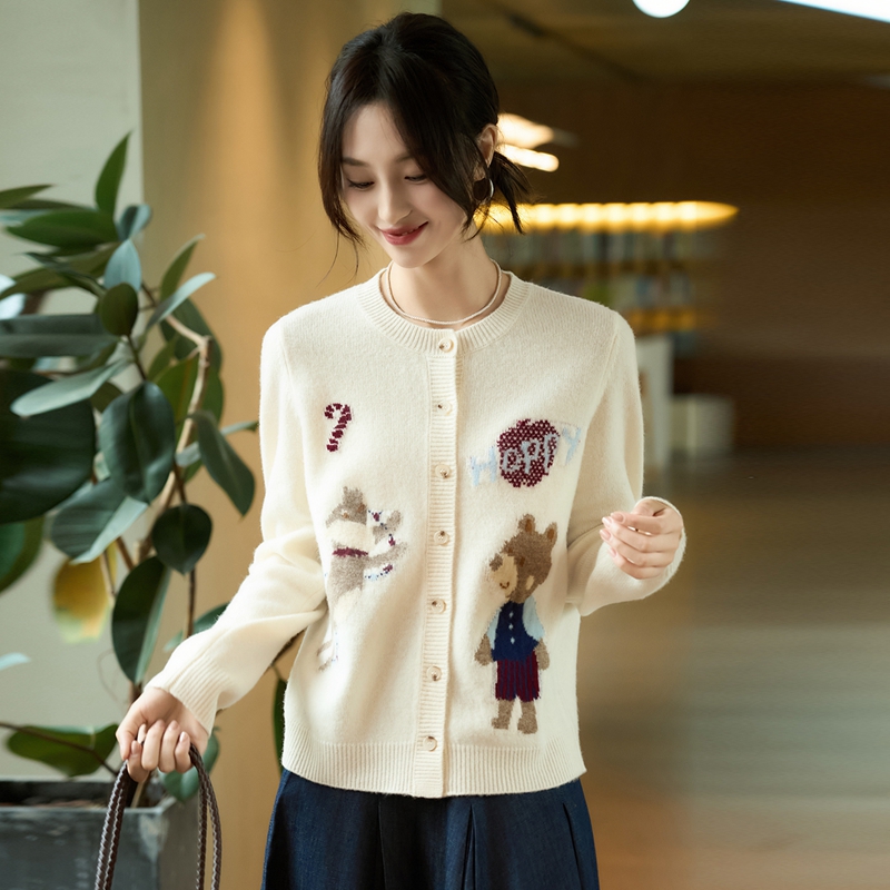 复古刺绣小熊羊毛针织开衫女毛衣外套卡通可爱风2025新款保暖打底