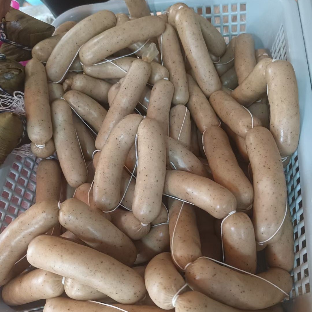 鲜肉肠白色批发，原味和黑椒羊肠子牛小肠