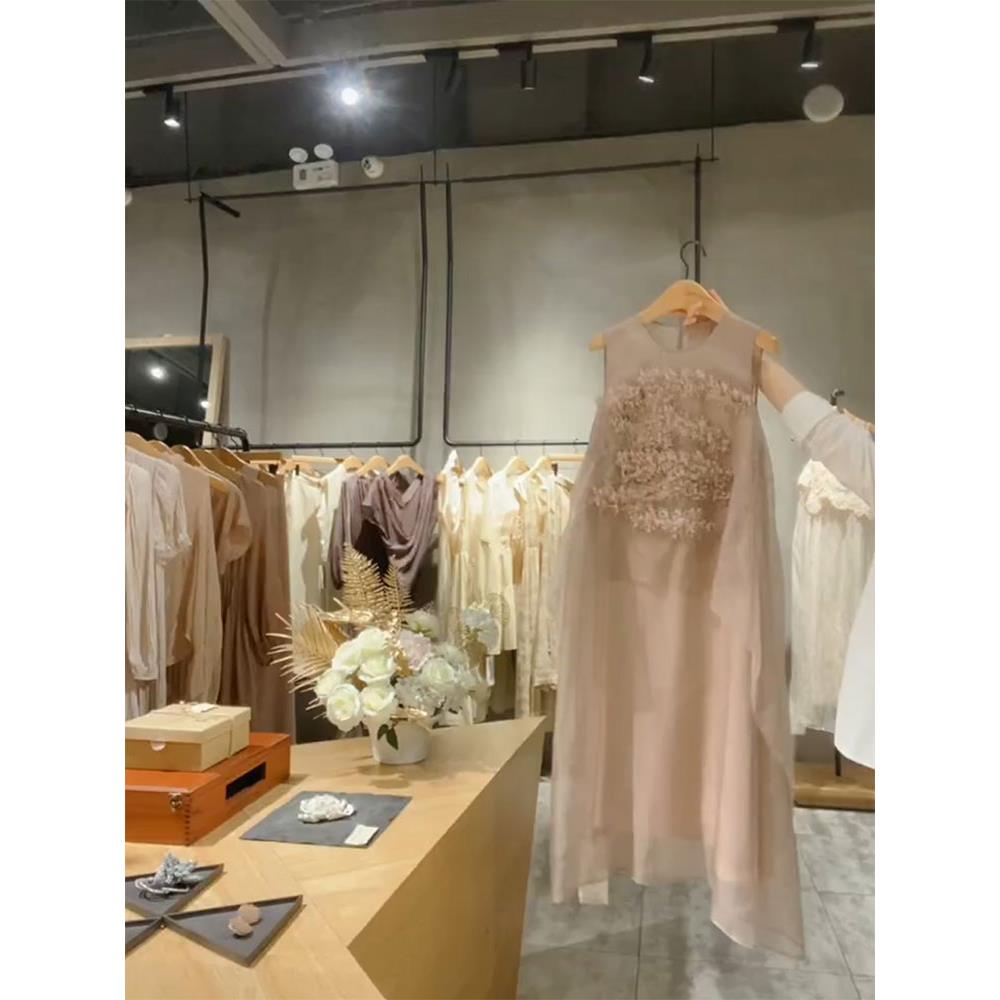 独特漂亮绝美气质高级感连衣裙女2025年夏季新款今年流行爆款裙子