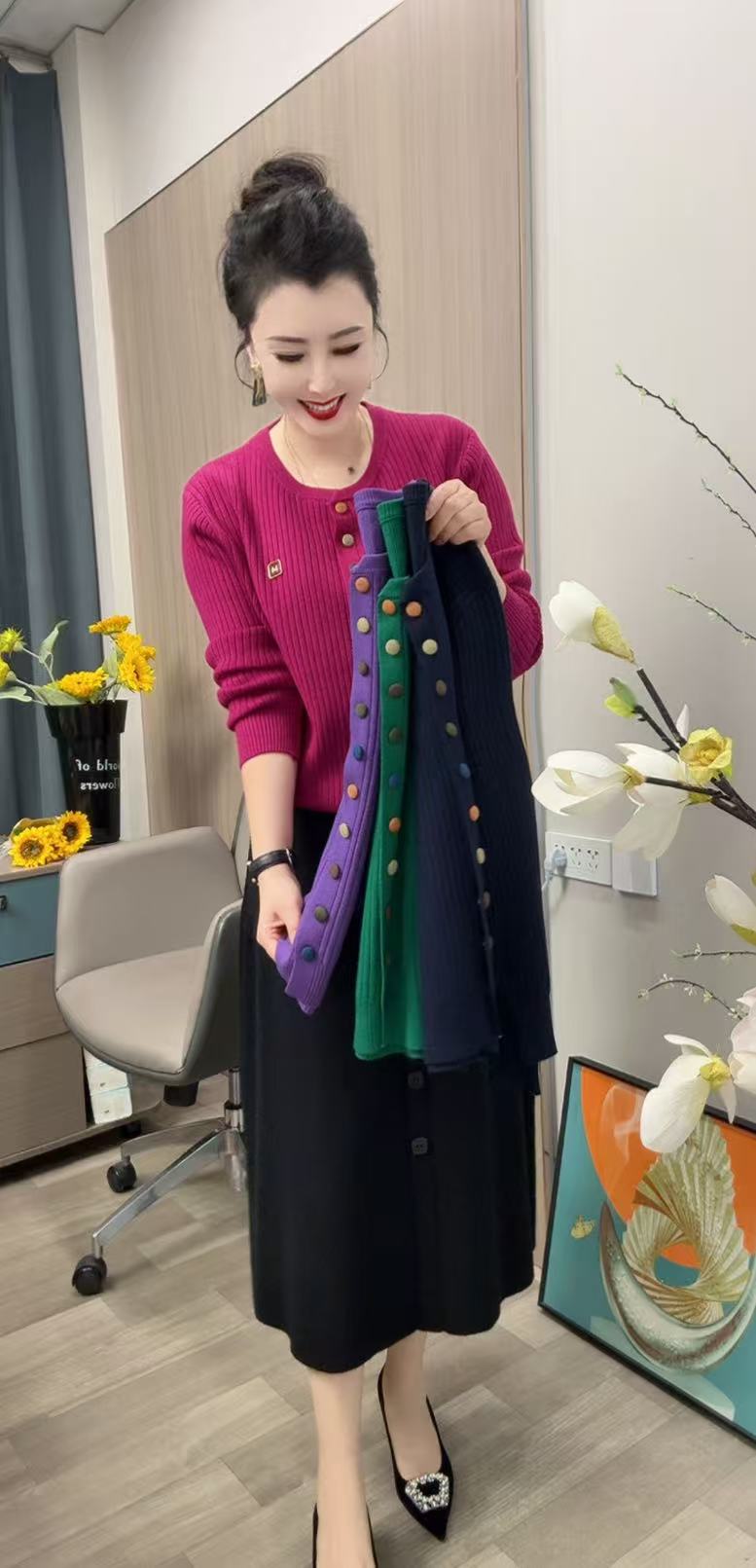 1952彩扣圆领宽松型毛针织衫开衫显瘦时尚洋气针织圆领针织