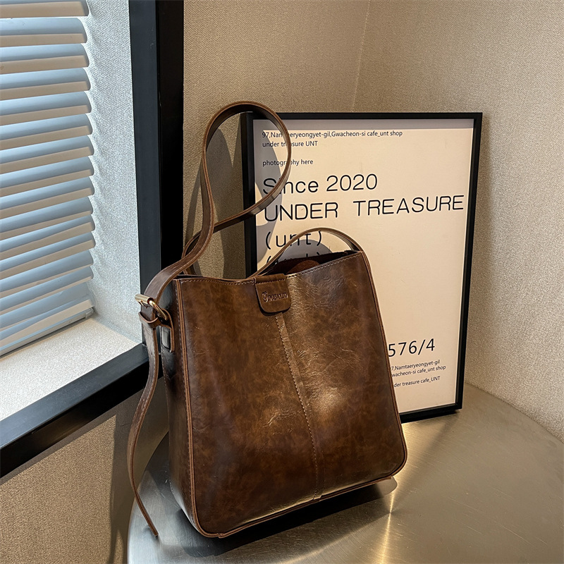 大容量水桶包子母包女2025新款时尚通勤百搭款女士单肩包斜挎女包