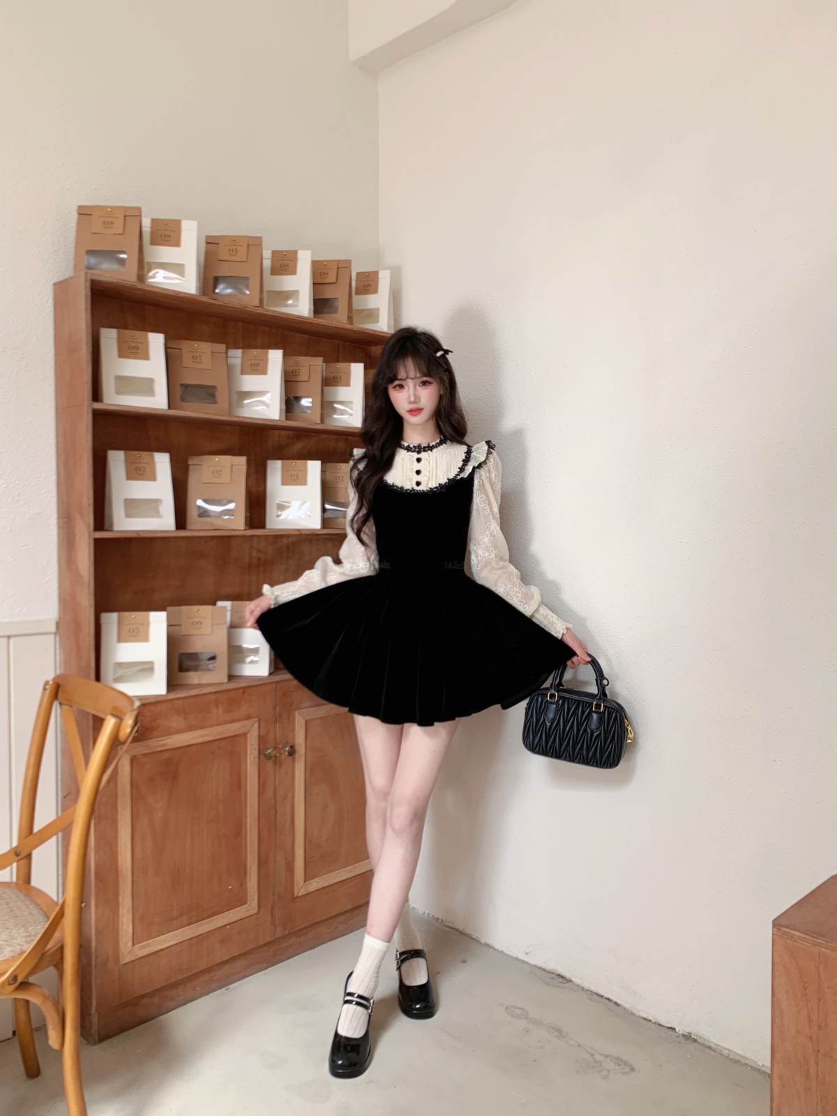 越韩小鱼 中古甜心 法式千金假两件丝绒小黑裙收腰复古黑色连衣裙