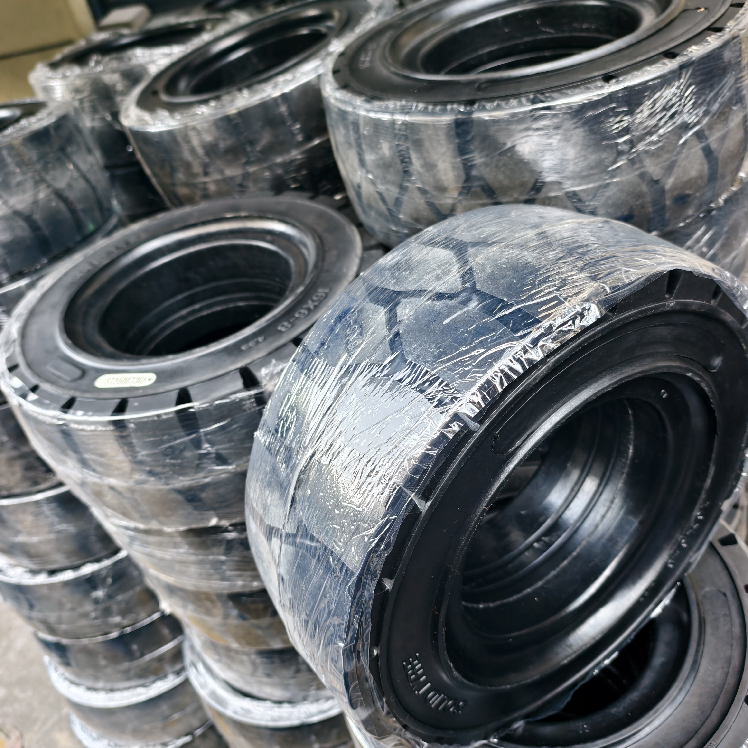 普通款16*6-8叉车实心轮胎加强型耐磨