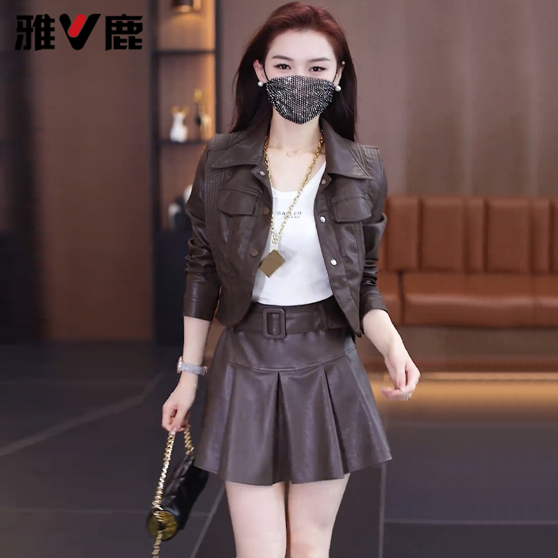 雅鹿高级感时尚套装女秋冬新款小个子皮外套短裙显瘦两件套