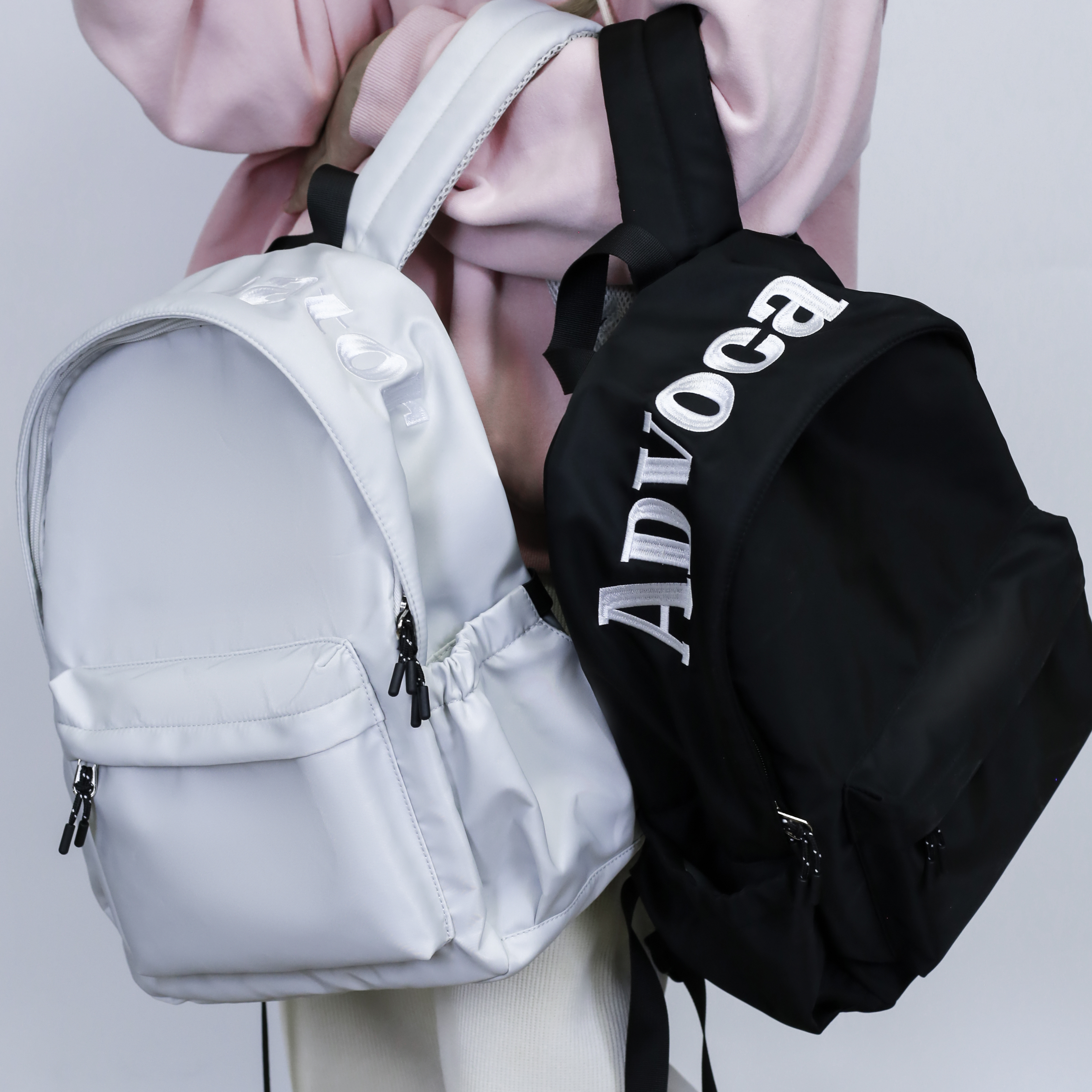 鲸鱼刺绣双肩书包电脑包减负护脊防水时尚休闲黑色分层双肩包