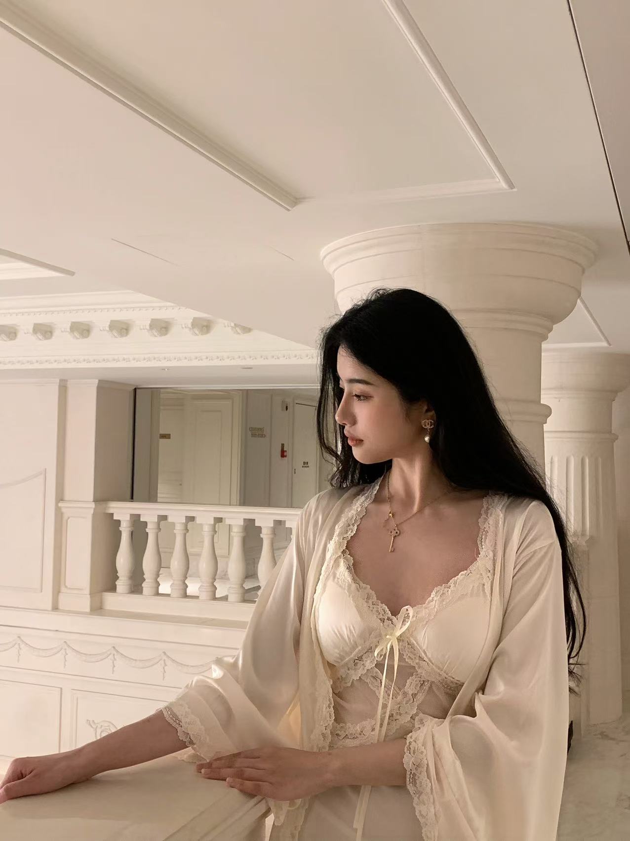 【月光舞曲】法式复古丝滑亲肤睡裙带胸垫收腰居家服睡袍开叉套装