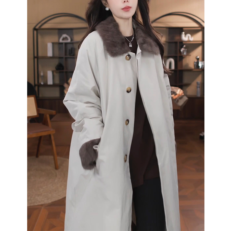 妙兮·LL冬季新款百搭设计款拼接 毛毛领羽绒服