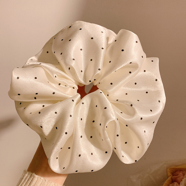 高级感缎面波点米色大肠发圈女慵懒风超大号头绳发饰扎头发丸子头