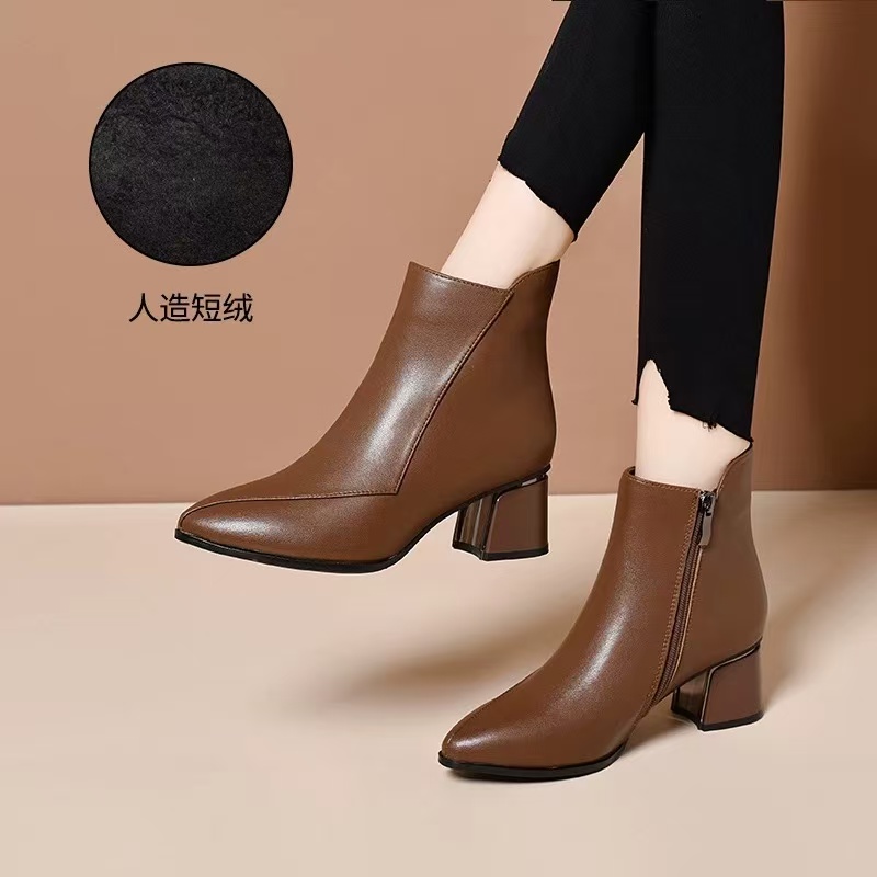 2025秋冬新款低跟百搭软皮加绒棉马丁靴大码真皮尖头粗跟软度短靴