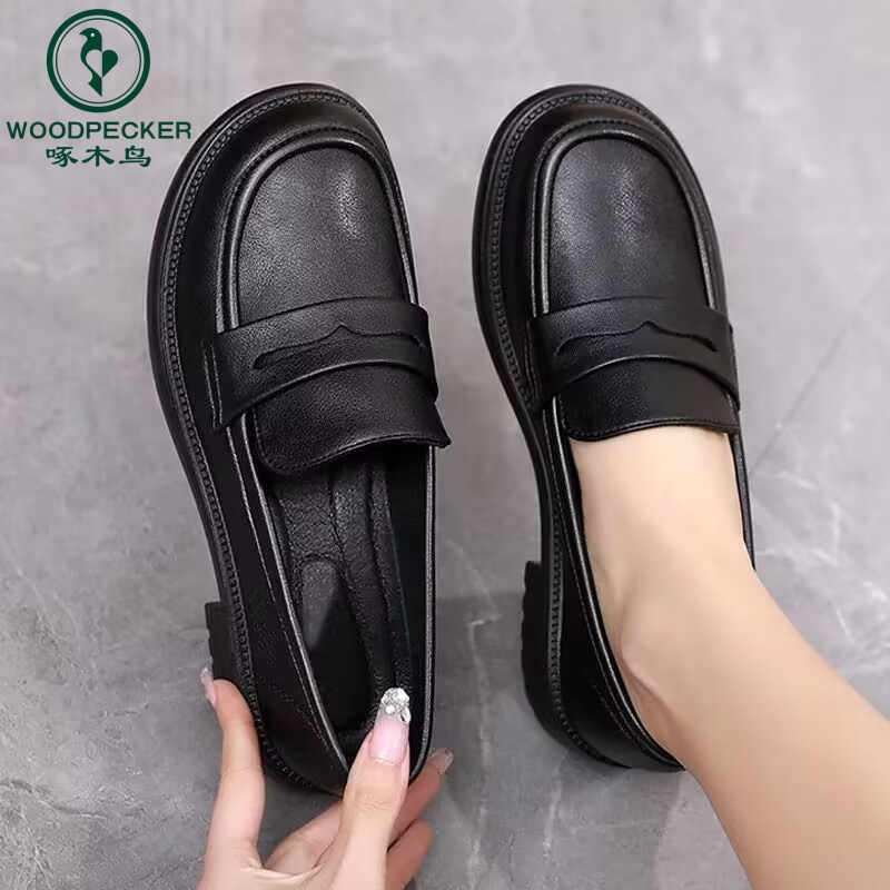 啄木鸟乐福鞋百搭春秋2025年新款妈妈鞋真软皮单鞋平底小皮鞋单鞋