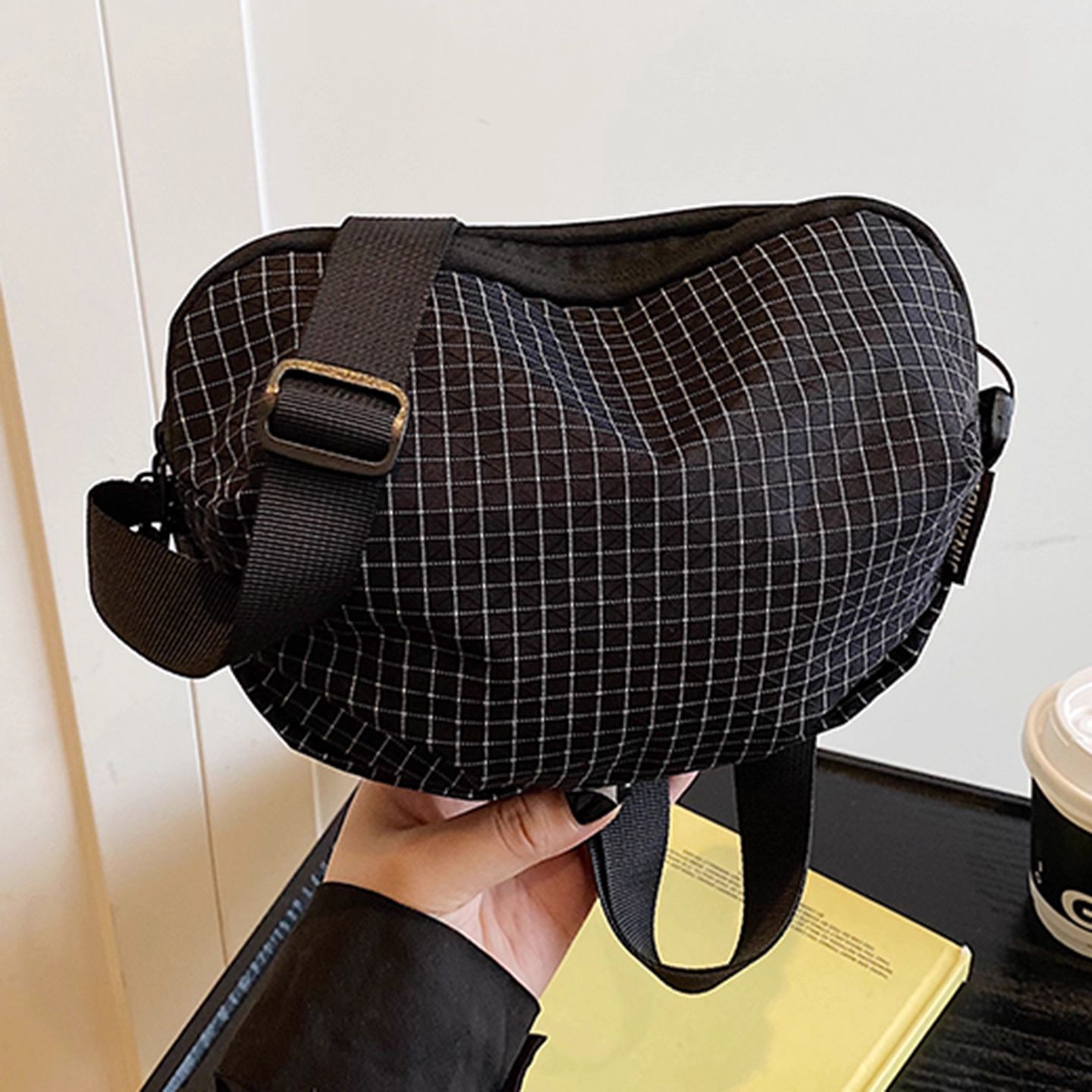 奥特莱斯【撤柜】2025新款尼龙布休闲小包包韩版时尚格子单肩包出游