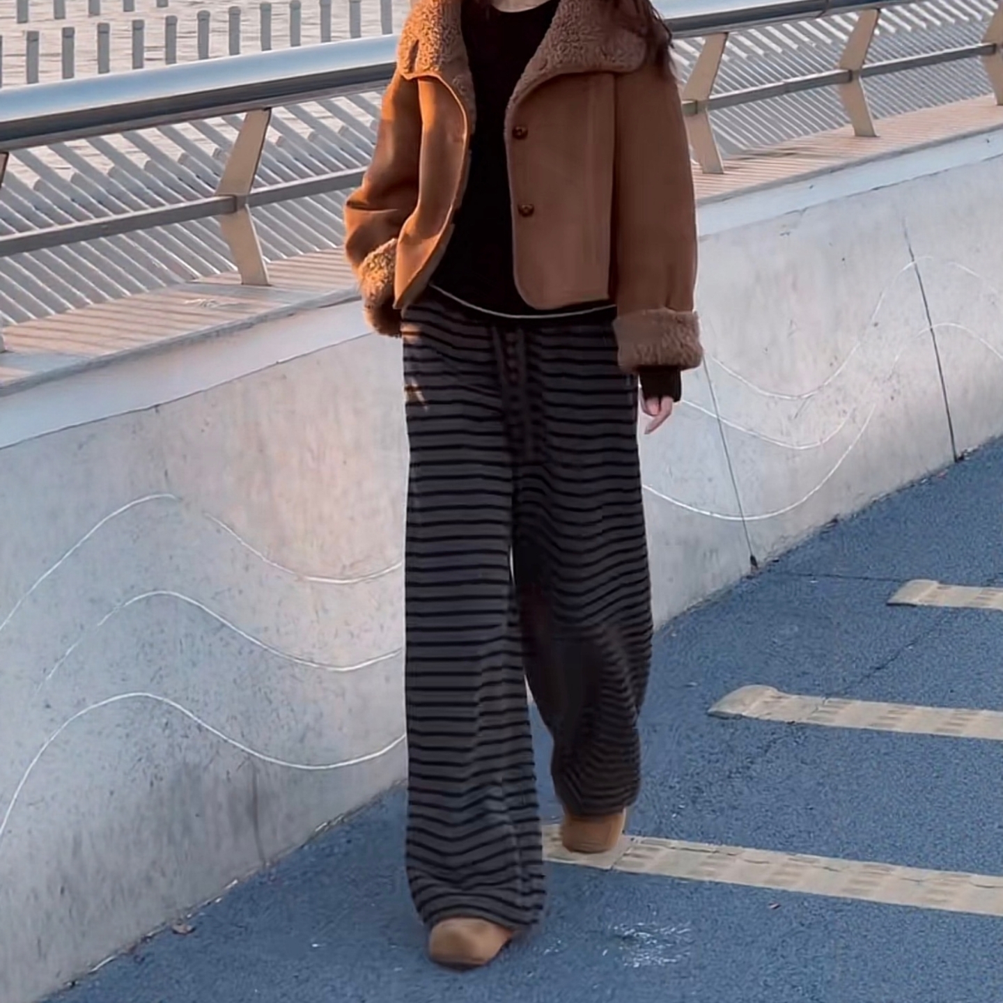 时尚高级感加绒加厚条纹阔腿裤女装冬季高腰显瘦保暖休闲直筒裤