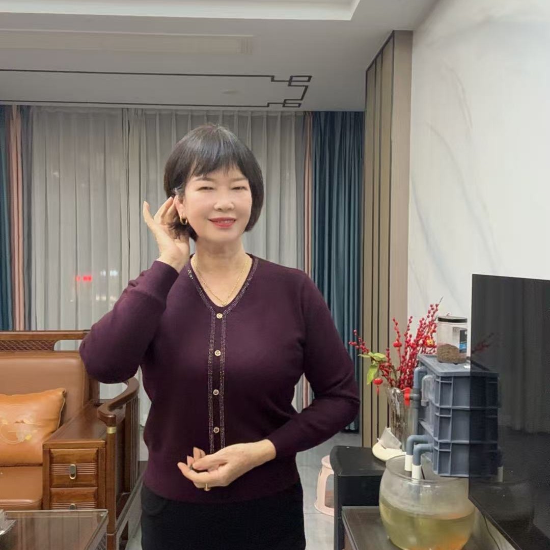 新款冬季时尚V领保暖气质妈妈装毛衣