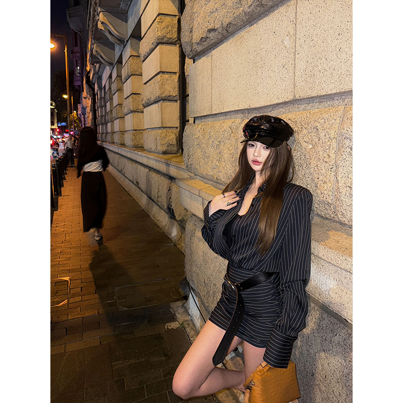 复古条纹长袖衬衫连衣裙秋季网红洋气炸街女装收腰辣妹包臀短裙子