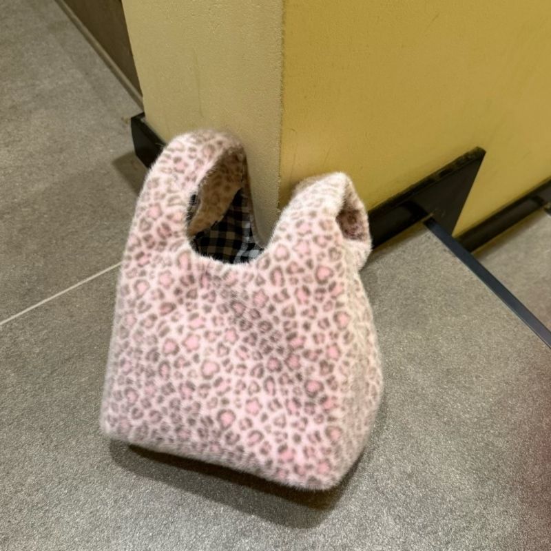 时尚手提包新款秋冬毛绒包包手挽包软乎乎便携百搭通勤洋气外出M