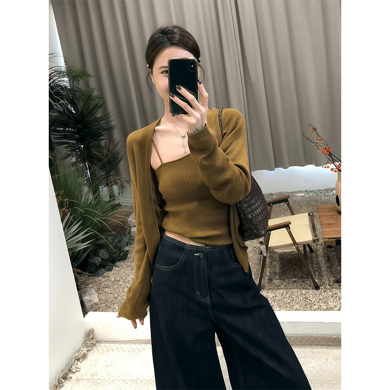 纯欲复古风方领露肩吊带背心女205秋季新款修身显瘦长袖开衫套装