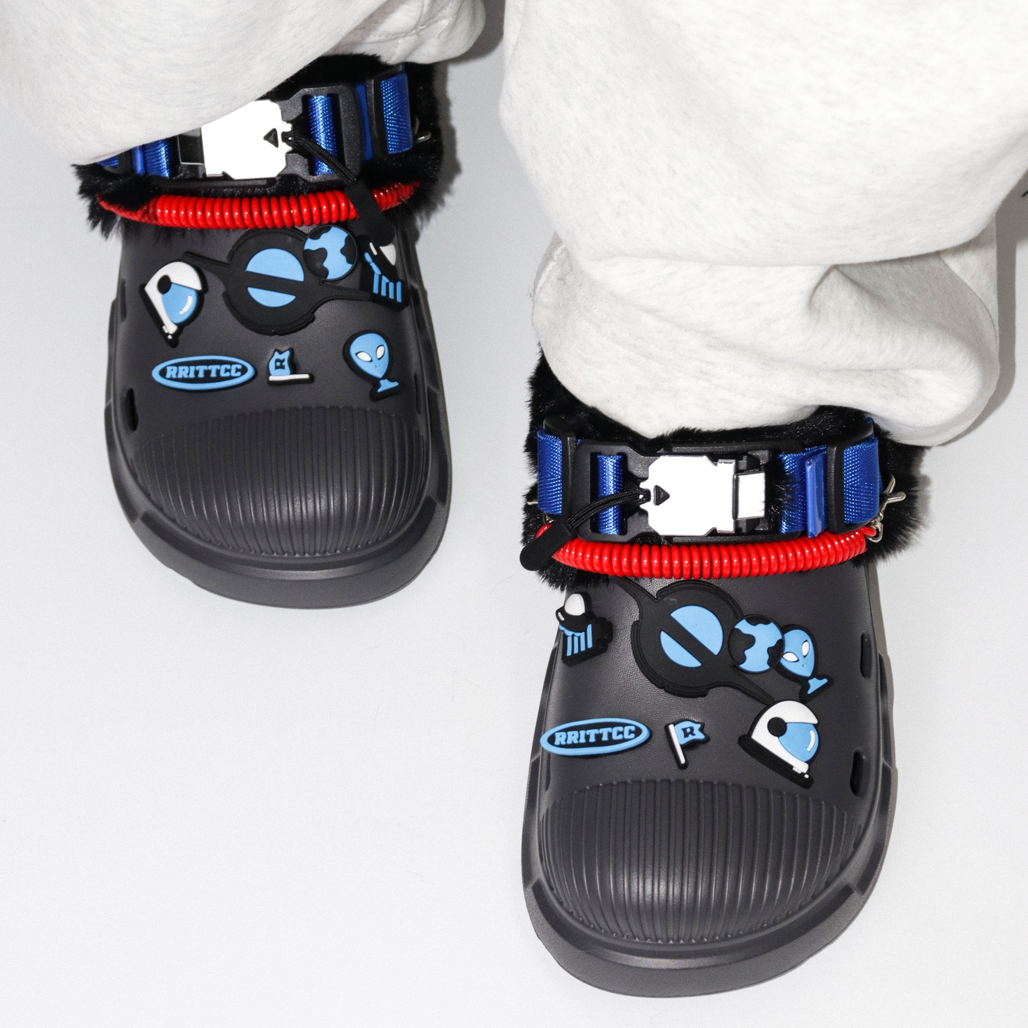 RRITTCC/迷失太空加绒洞洞鞋2025秋冬外穿厚底机能风包头保暖半拖