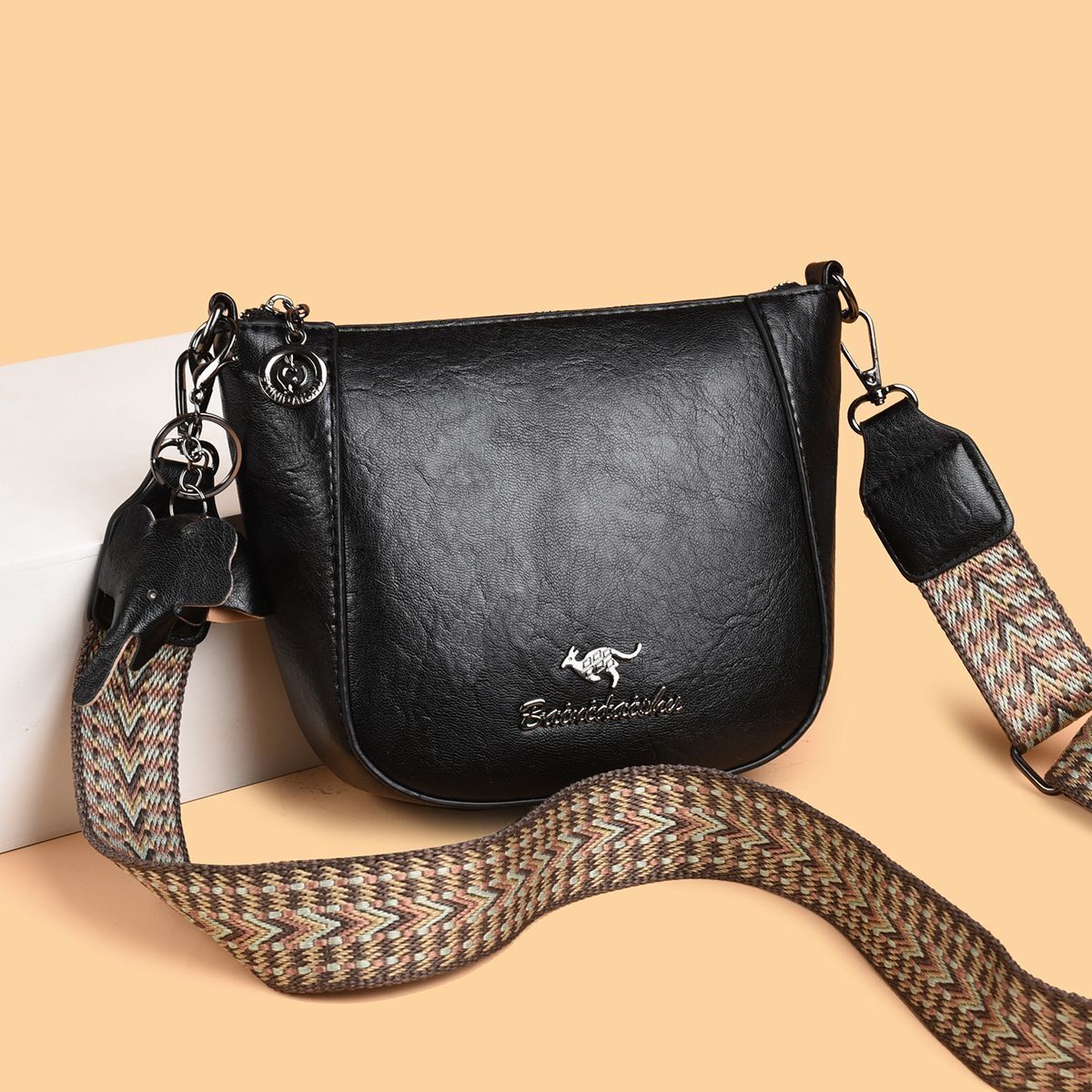 2025年流行女包真皮质感墩墩包爆款百搭休闲外出女士斜跨包单肩包