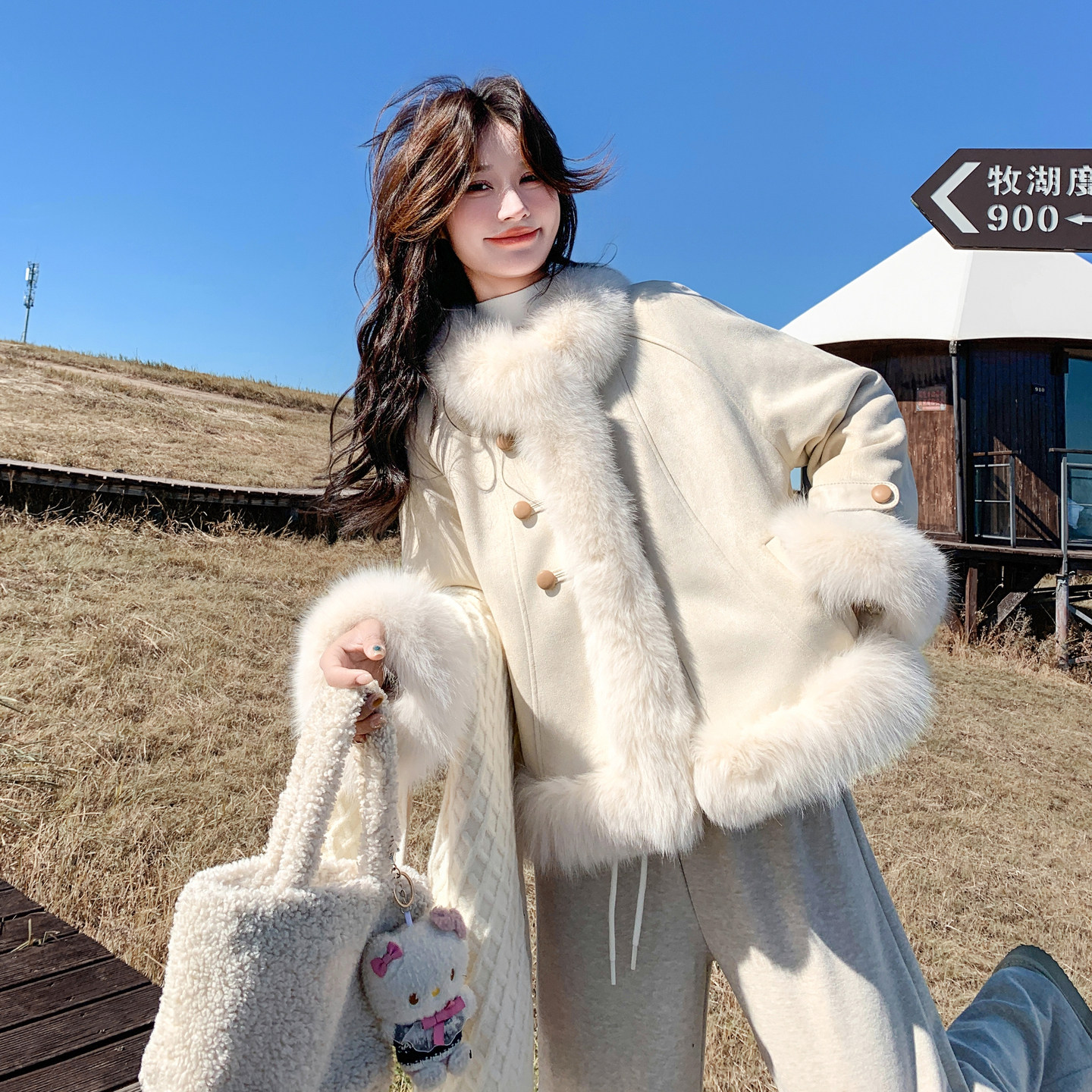 真毛领米白色羽绒服皮毛一体女款爆款2025新款冬天轻奢洋气外套