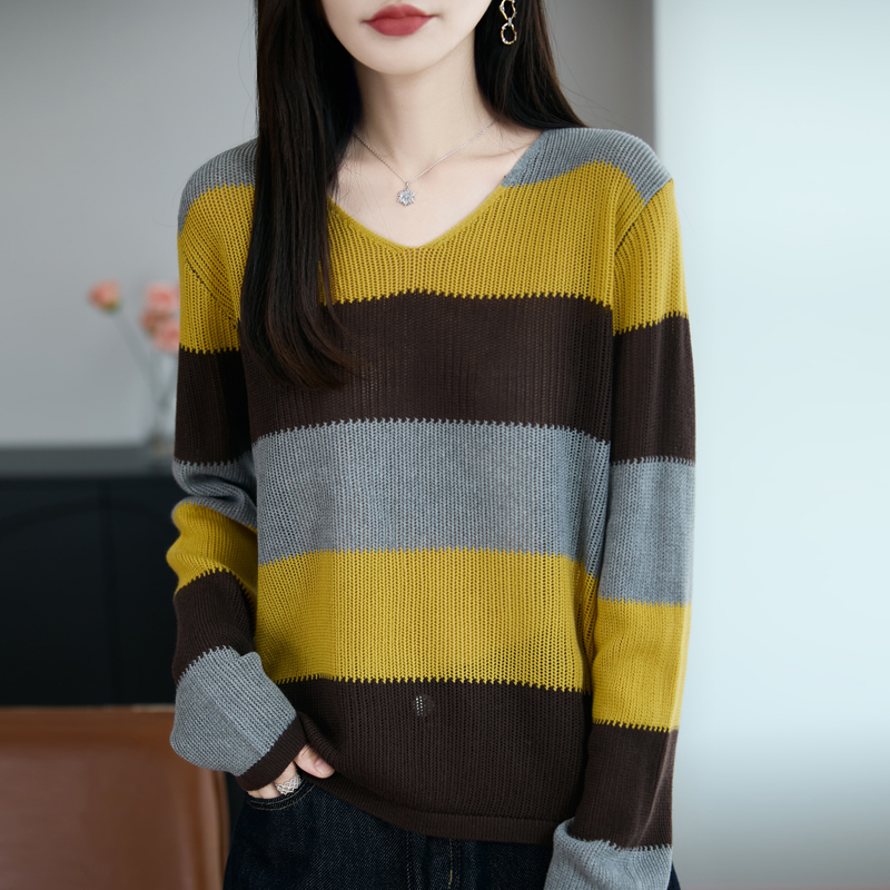 条纹慵懒风~美拉德色系秋季新款V领长袖针织宽松精纺羊毛衫55218