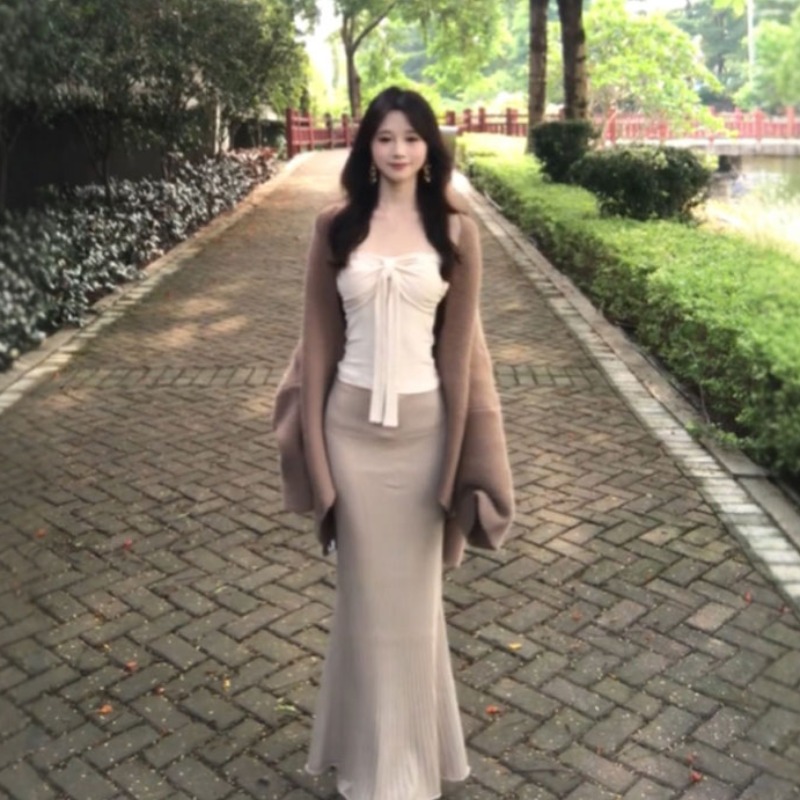 慵懒风松弛感巨好看的开衫抹胸上衣包臀半身裙三件套装25秋季新款
