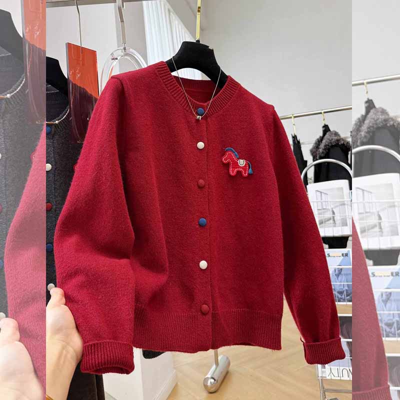 新款小马圆领针织开衫女秋冬叠穿韩系穿搭高级感大码外套宽松毛衣