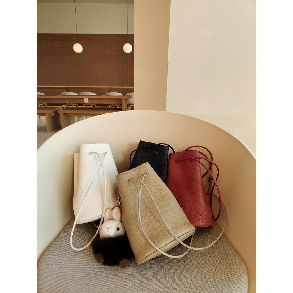 TOUCH MISS轻便百搭头层牛皮迷你水桶包包女单肩斜跨包真皮腋下包