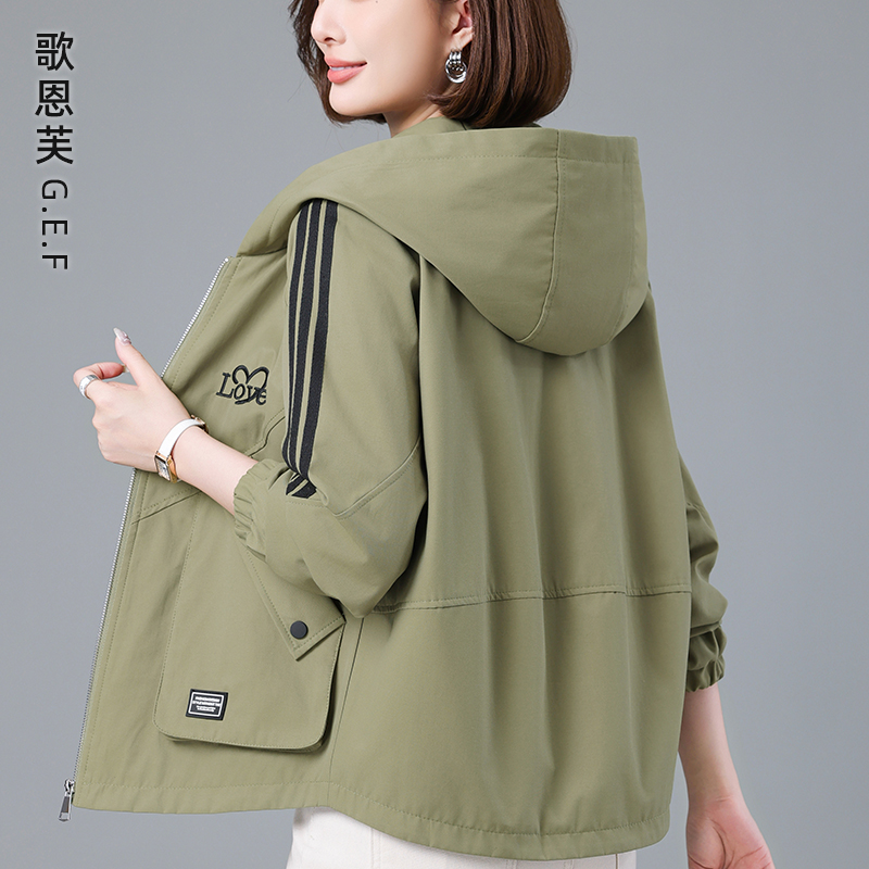 卫衣外套女春秋款2025新款大码宽松百搭洋气休闲连帽妈妈夹克上衣